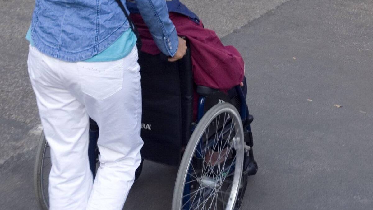 Bonus badanti 2024, come funziona e chi può richiederlo