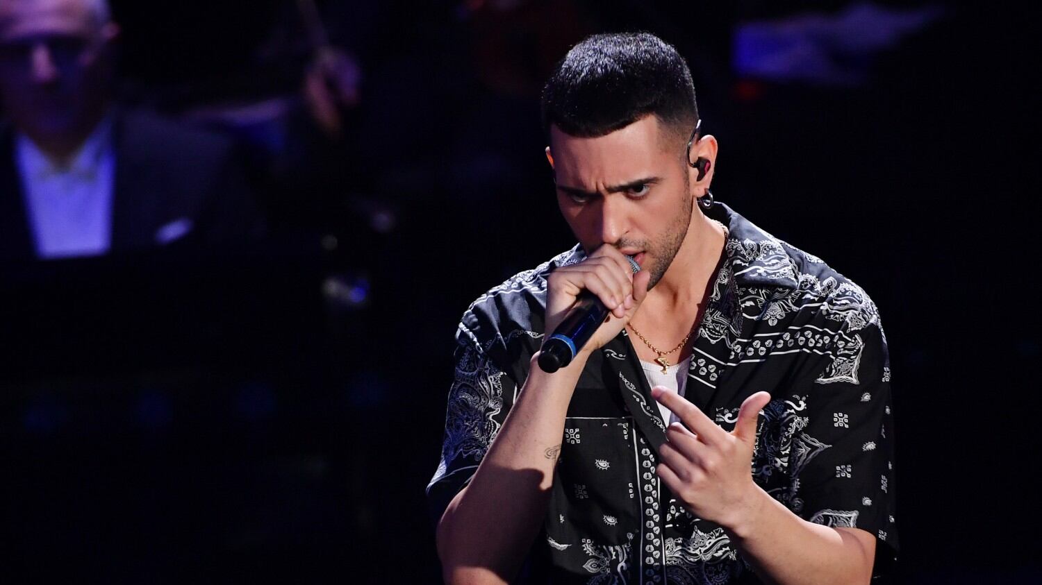 Sanremo, trionfa Mahmood. Ma l'Ariston fischia il podio