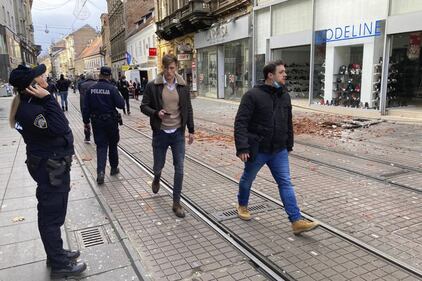Forte sisma in Croazia, edifici distrutti. Morta una bimba 1