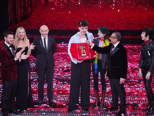 La follia su Sanremo: "Festival della violenza patriarcale"
