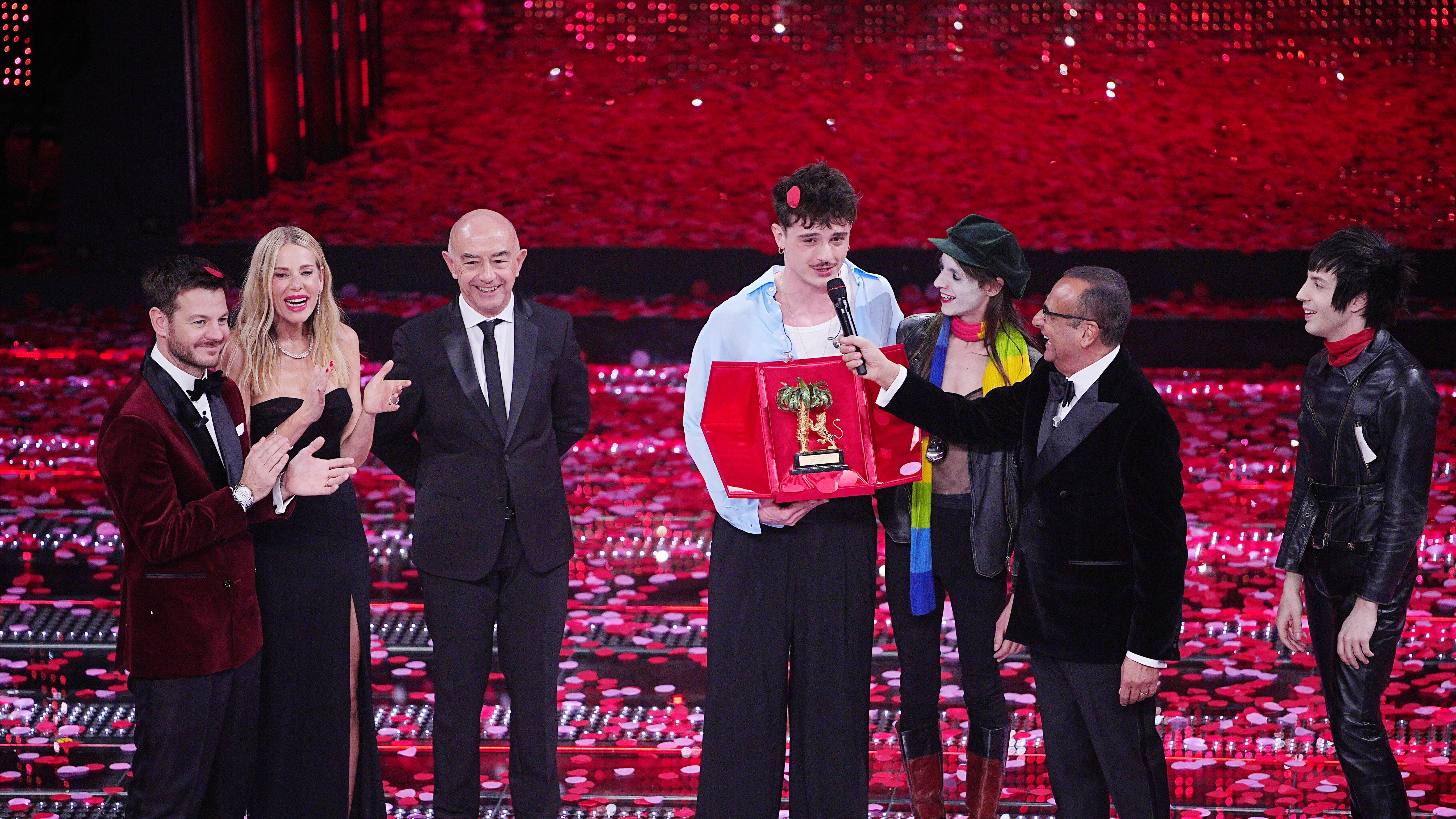 La follia su Sanremo: "Festival della violenza patriarcale"