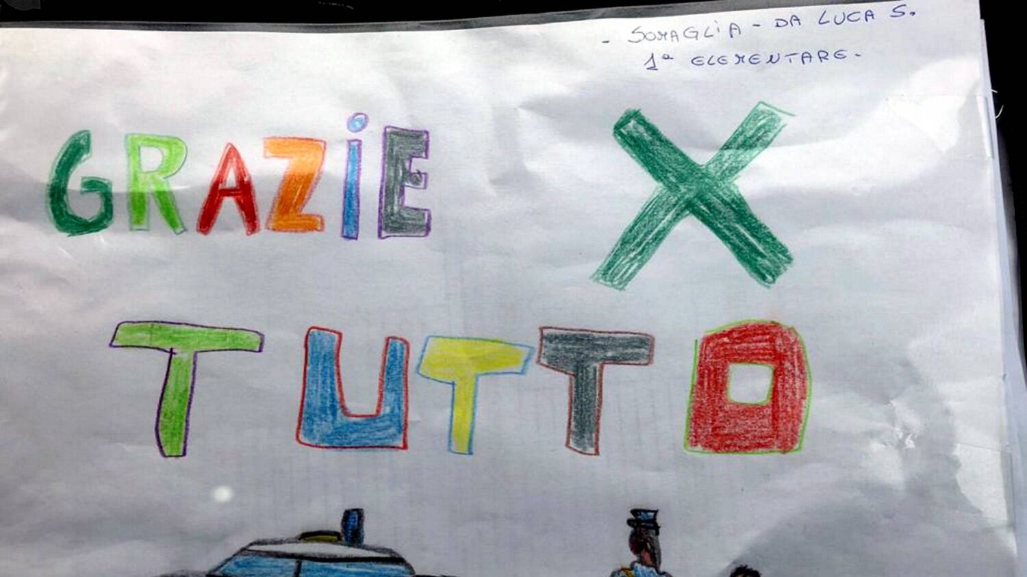Virus, bambino fa un disegno per i carabinieri fermi al check point: "Grazie per tutto"