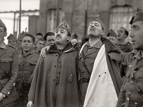 Spagna, scontri contro il trasferimento del corpo di Franco