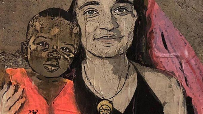 Taormina, esponente Lega danneggia murales su Carola Rackete