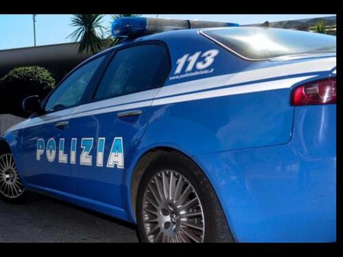 Per attraversare sulle strisce pedonali finisce accoltellato: fermati tre giovani