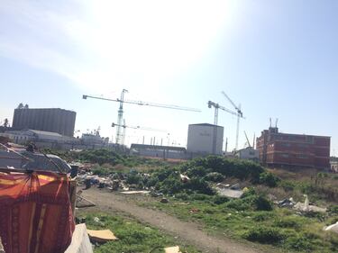 Napoli, nel parco della Marinella: tra rifiuti, tossicodipendenti e disperati 6