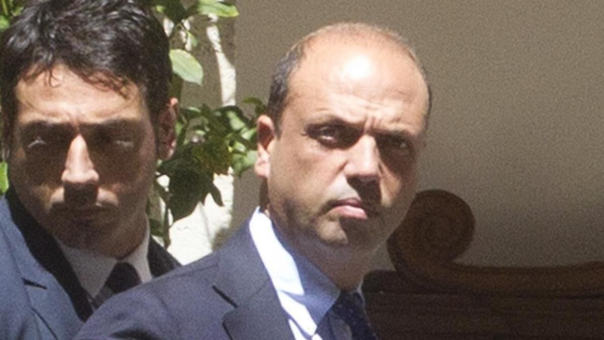 Mediaset, Alfano al Pd: "Riflettete e approfondite"