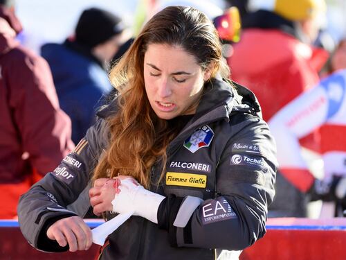 Sofia Goggia trionfa a St. Moritz con la mano fratturata