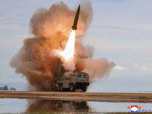 Lanciarazzi multipli e nuovi missili: cosa sappiamo del super test di Kim