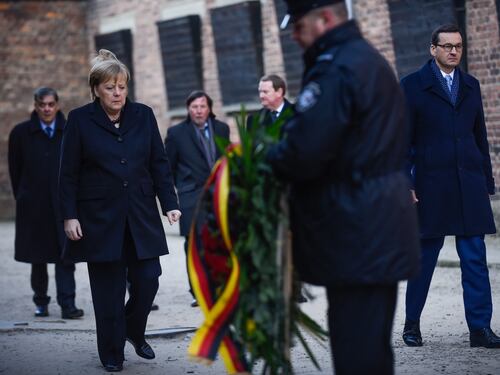 Angela Merkel ad Auschwitz per la prima volta
