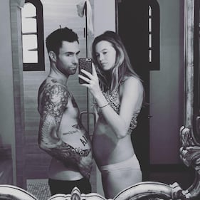 Behati Prinsloo e Adam Levine: la gravidanza social 2