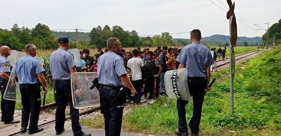 I migranti bloccati in Bosnia 11