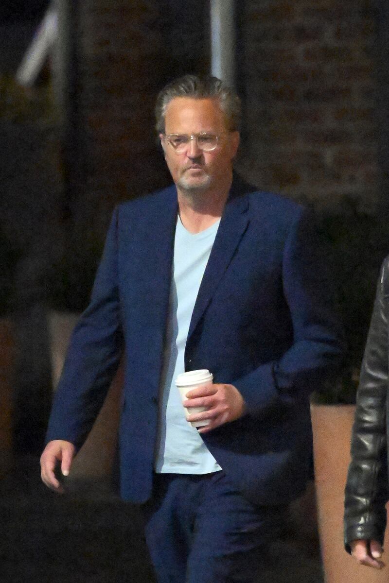 Dal successo di Friends al tunnel delle dipendenze: la carriera di Matthew Perry 9