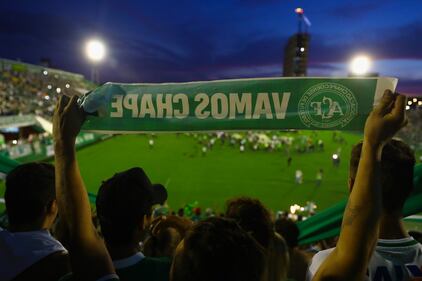 Chapecoense, il tributo alle vittime allo stadio di Medellin 19