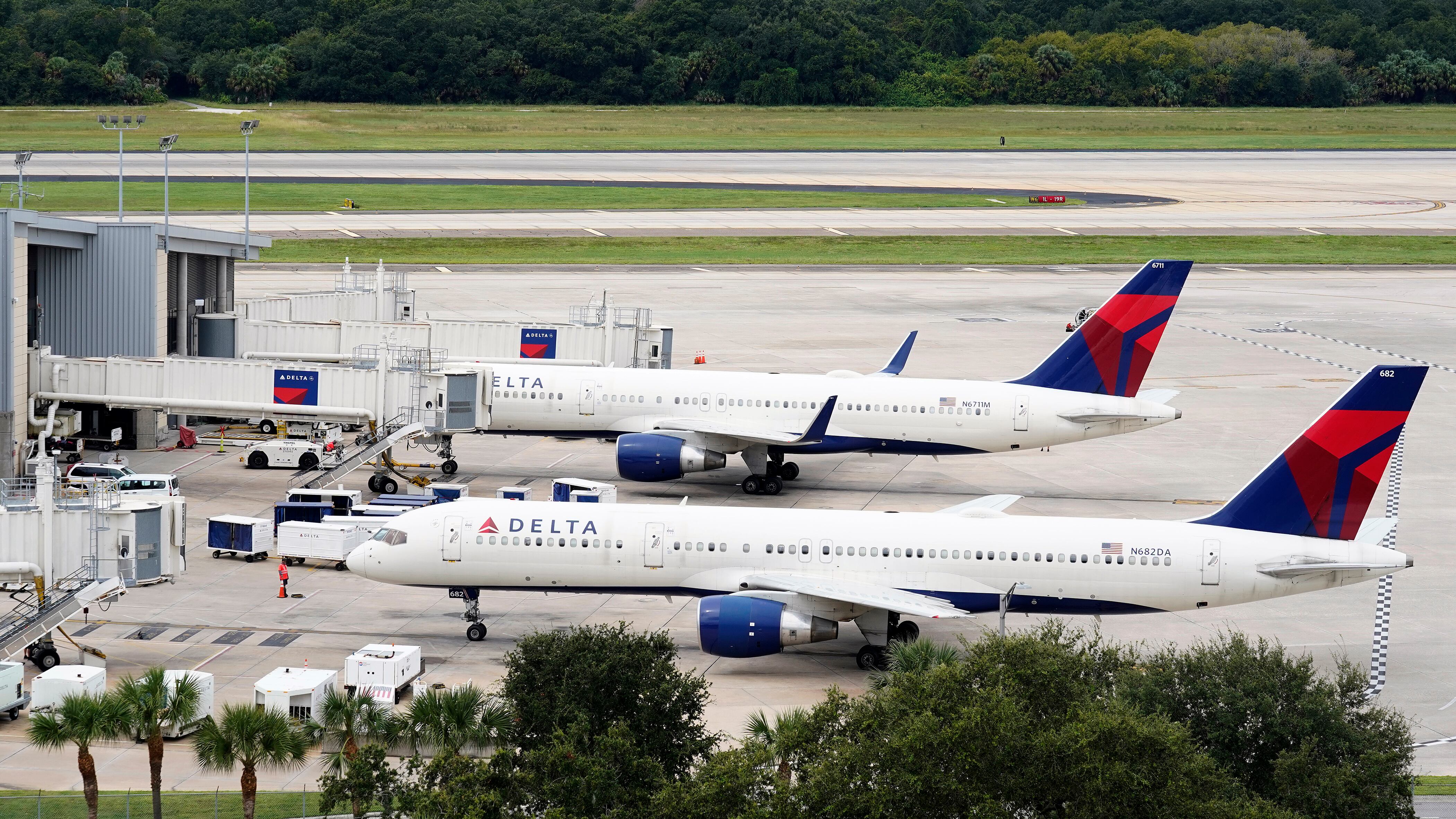 Esplode lo pneumatico di un Boeing 757: morti due operai e ferito un terzo