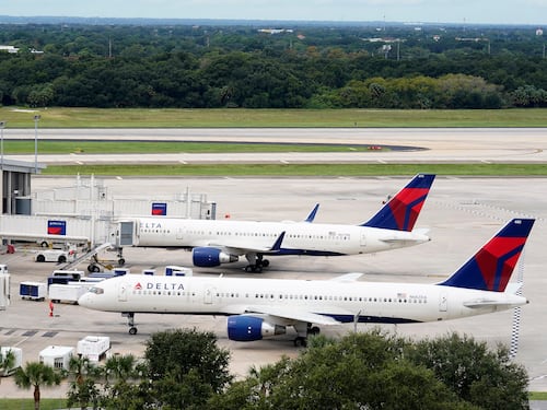 Esplode lo pneumatico di un Boeing 757: morti due operai e ferito un terzo