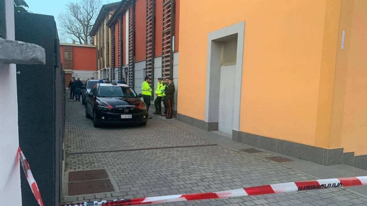 Trovato morto e legato al letto: si indaga sulle chat di un'app di incontri