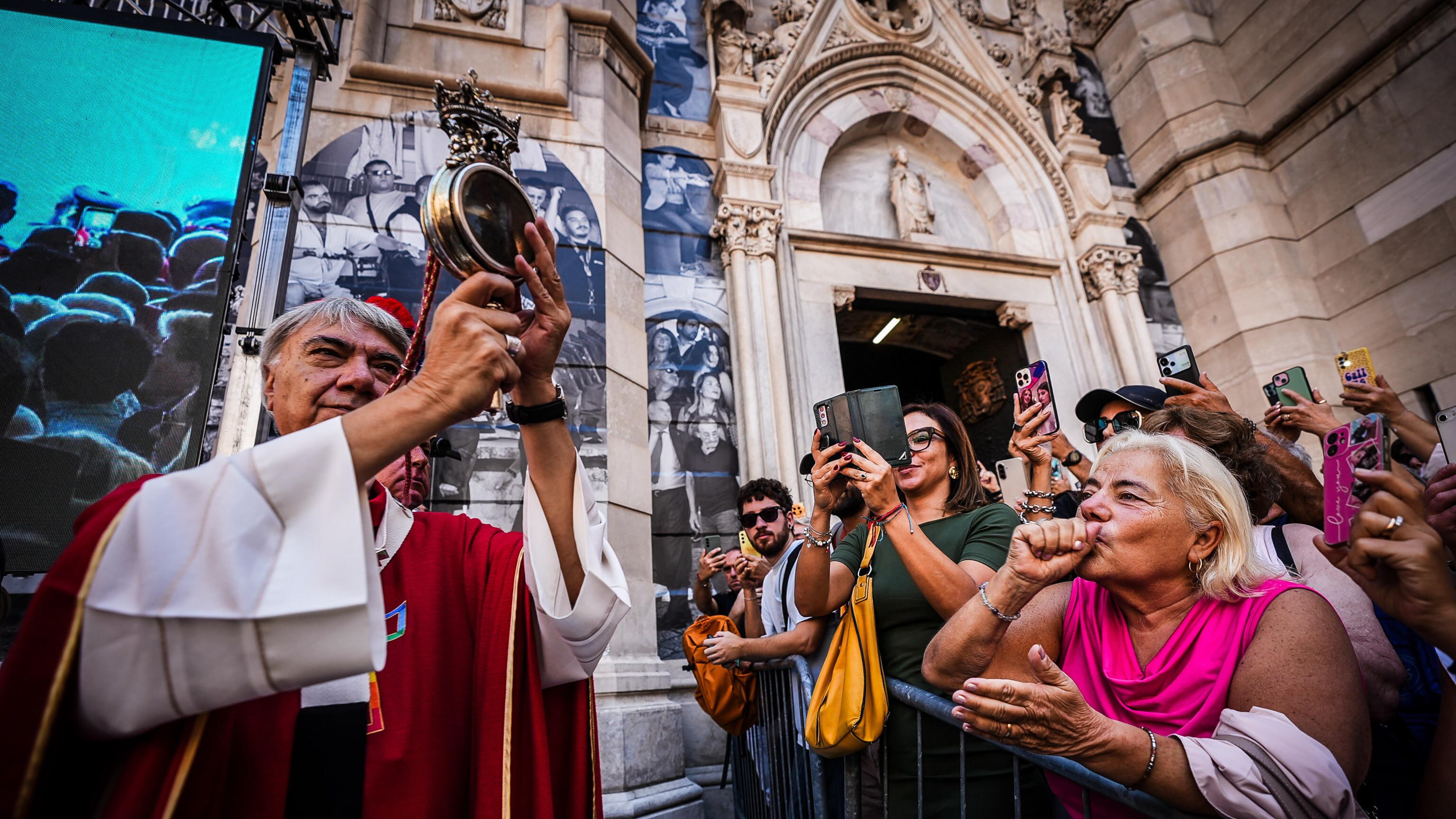 Napoli, si ripete il miracolo di San Gennaro