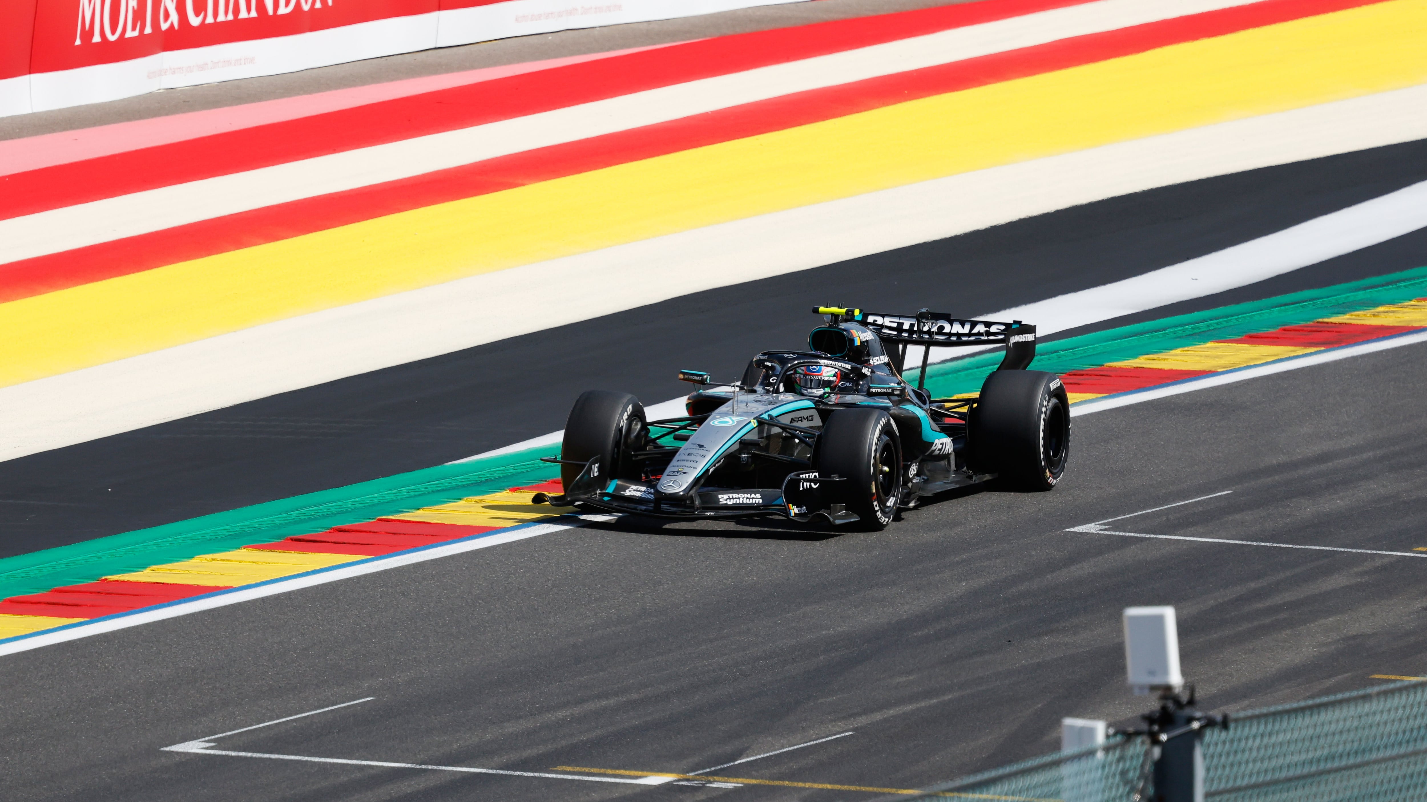 F1, Antonelli torna alla vittoria in Belgio su un indomito Leclerc. Hamilton 4°
