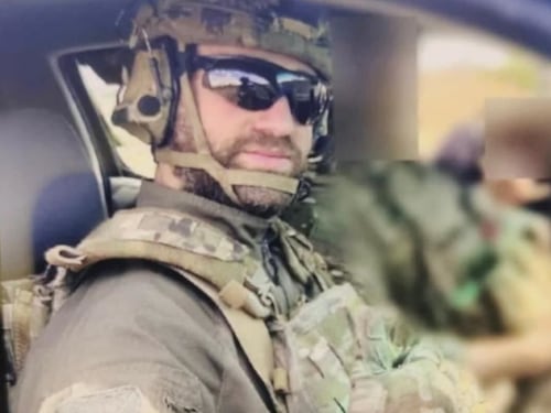 Un batterista professionista in passato nella Folgore. "Questa volta sapevo di stare dal lato giusto"