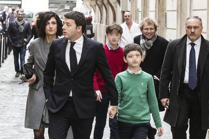 Renzi va al Quirinale con la famiglia 5