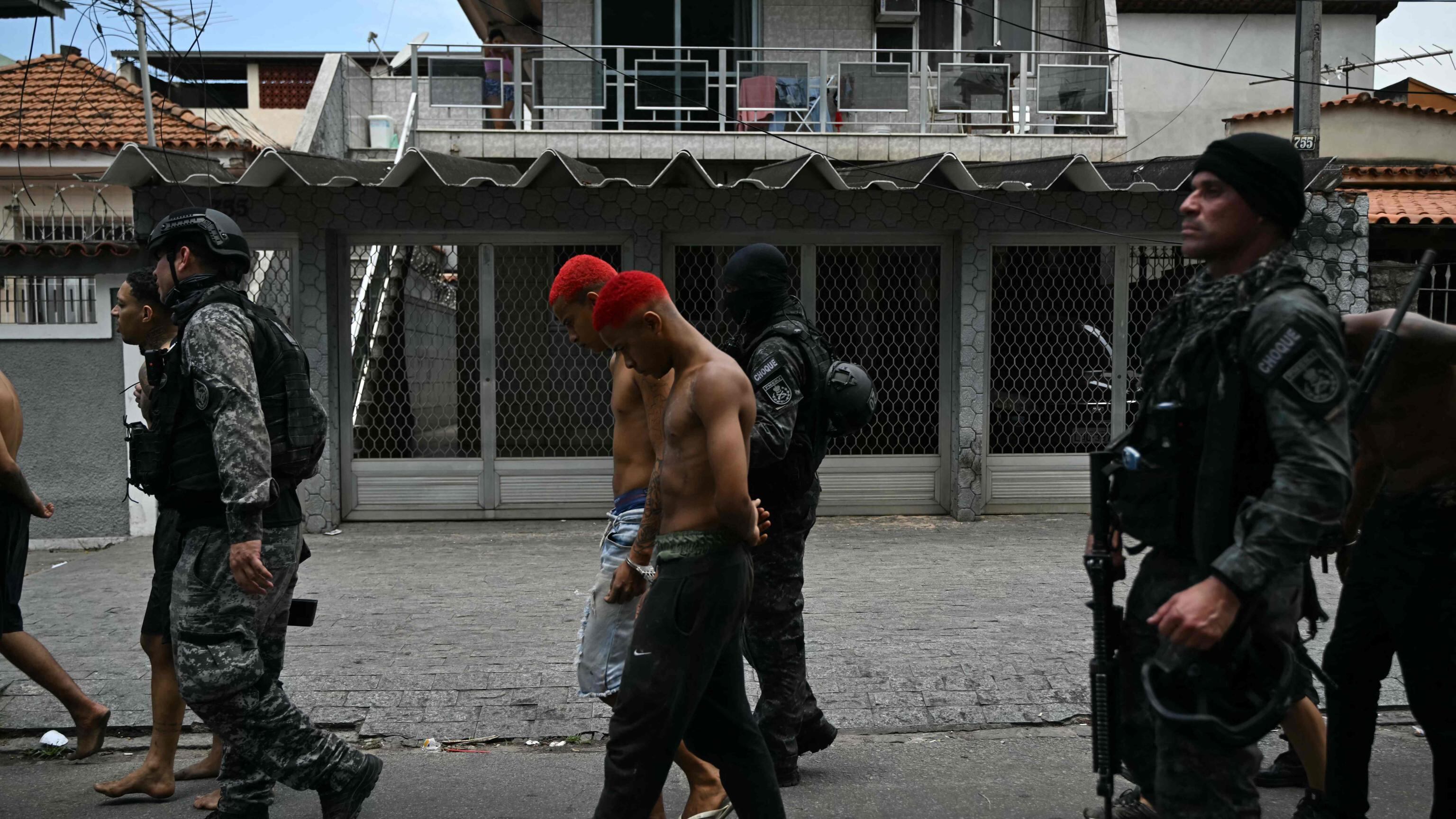 Guerra ai narcos: sangue a Rio. File di cadaveri nelle favelas