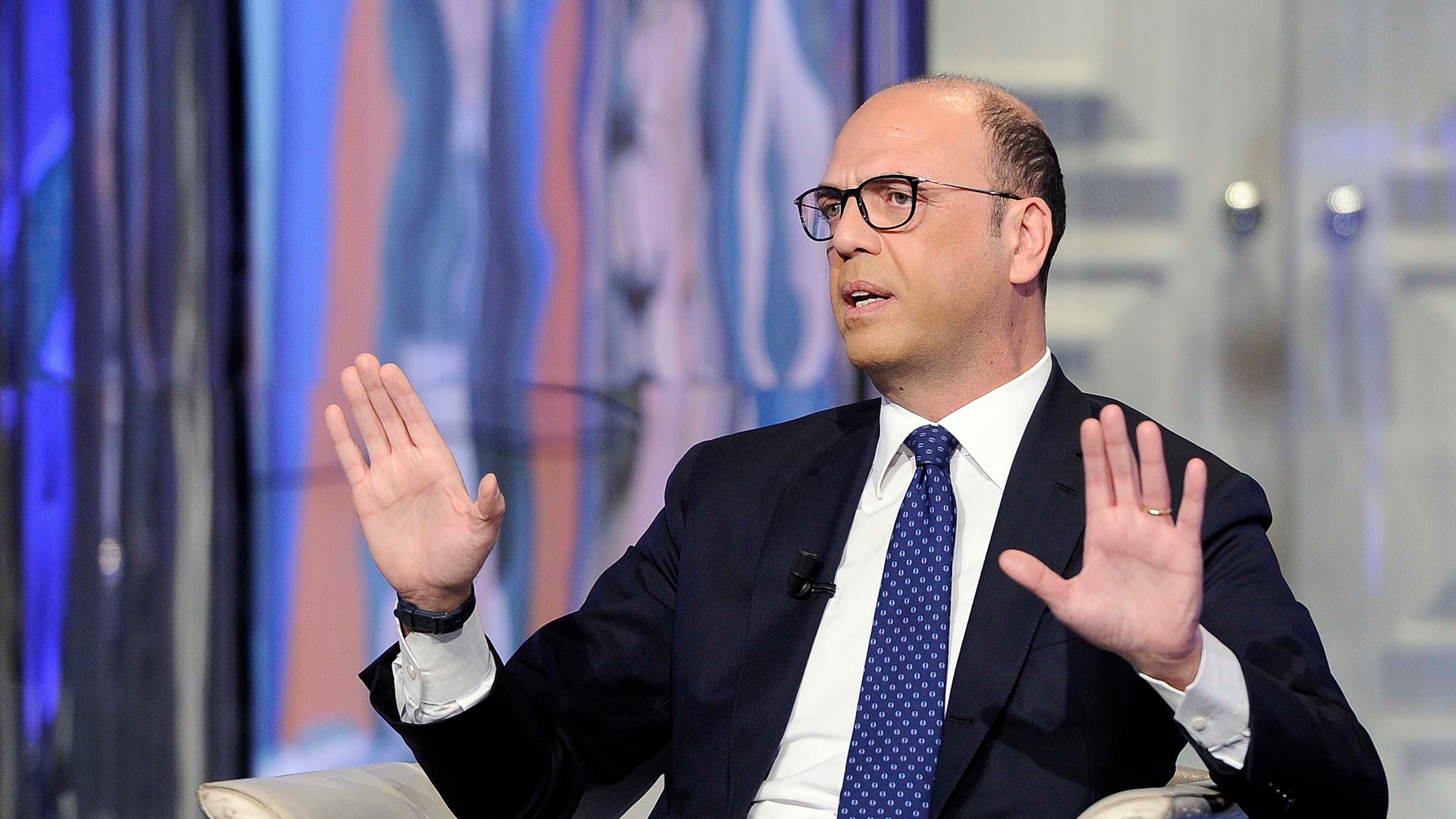 Voli blu, la procura apre un fascicolo su Alfano