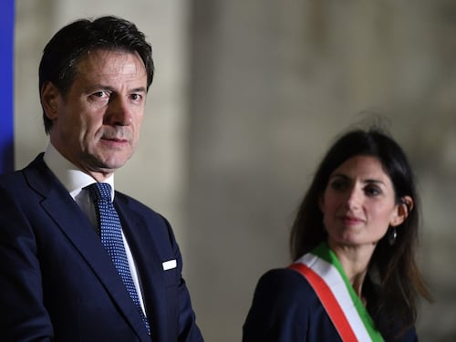 I sospetti di Conte: cosa c'è dietro il "no" a Raggi e Di Battista