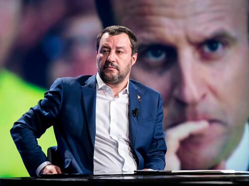 "Parigi non può darci ordini". Scontro totale Salvini-Marcon