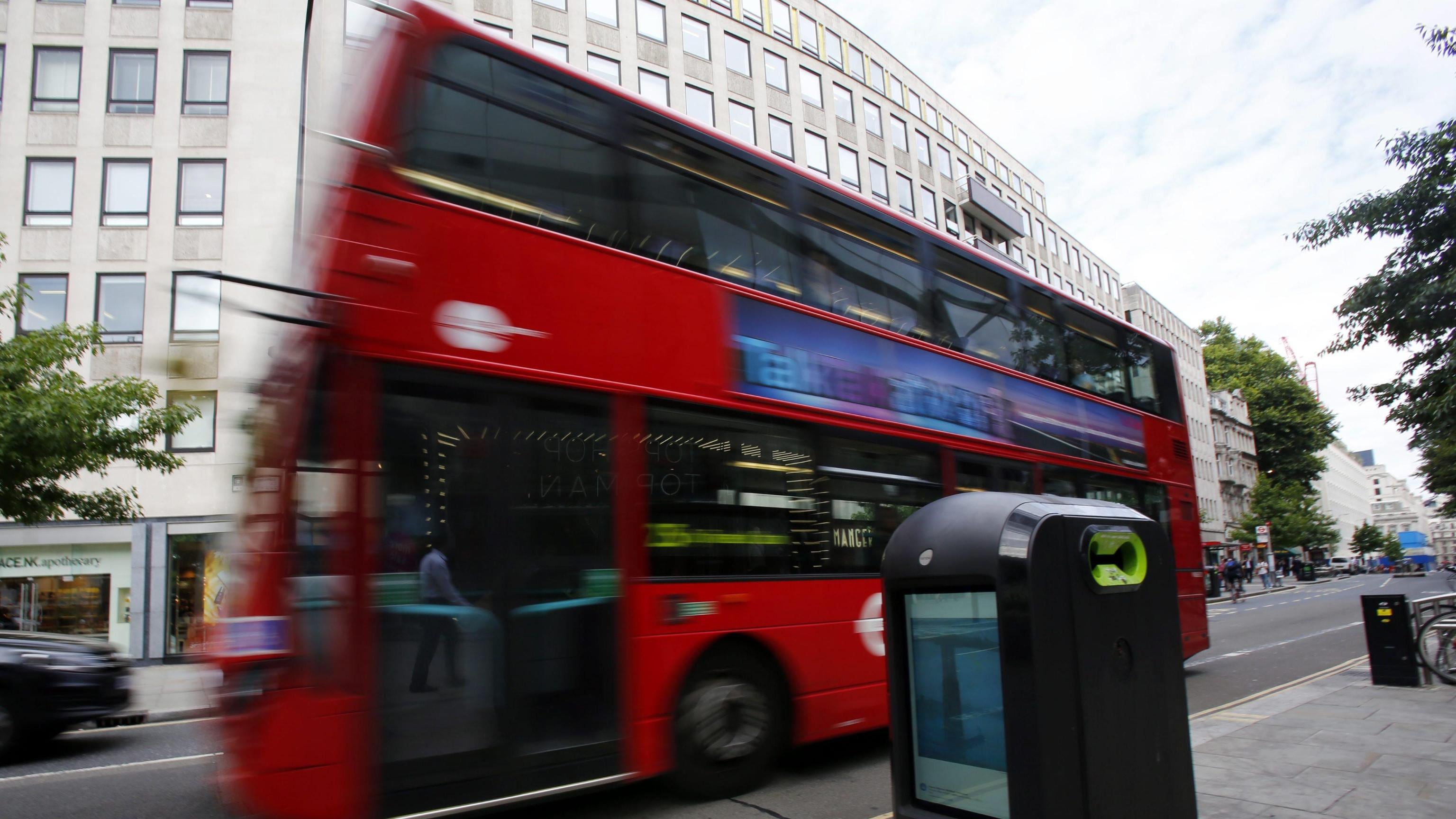 Londra svende il suo simbolo: i double-decker ora arrivano dalla Cina