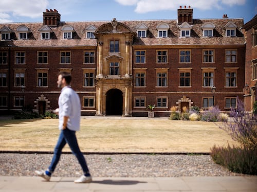 “Armi avanzate per il jihad”: bufera sulla docente di Cambridge per il pamphlet sul Califfato