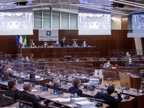 Piano lombardo anti aumenti. Bollette a rate, garanzie, tetti