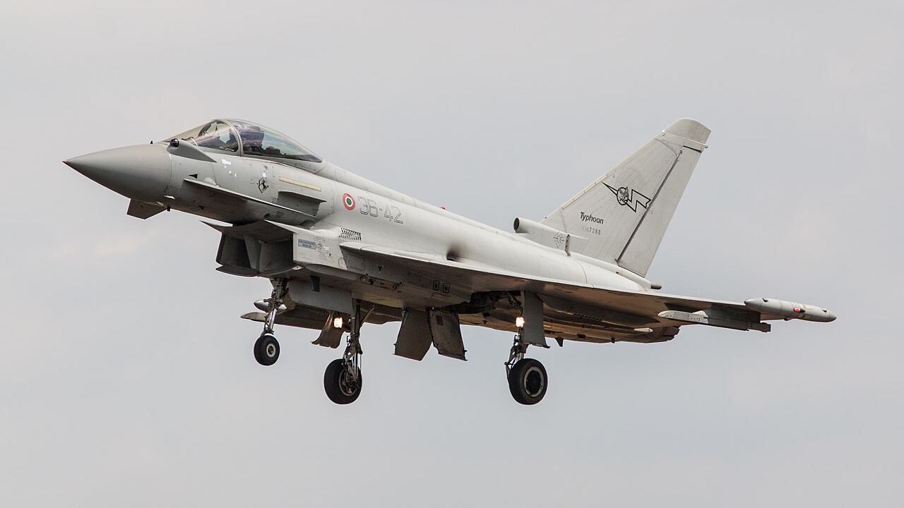 Paura nei cieli di Milano: intervengono due caccia Eurofighter. Cosa è successo