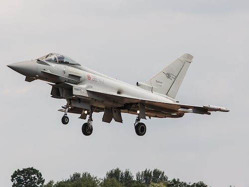 Paura nei cieli di Milano: intervengono due caccia Eurofighter. Cosa è successo