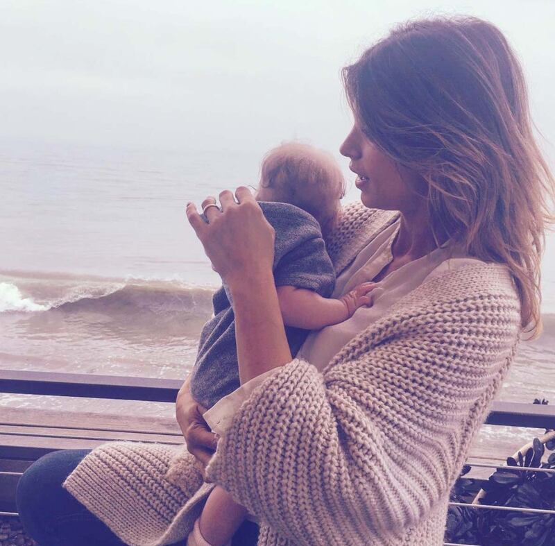 Elisabetta Canalis e Maddalena Corvaglia, bikini e bimbe 10