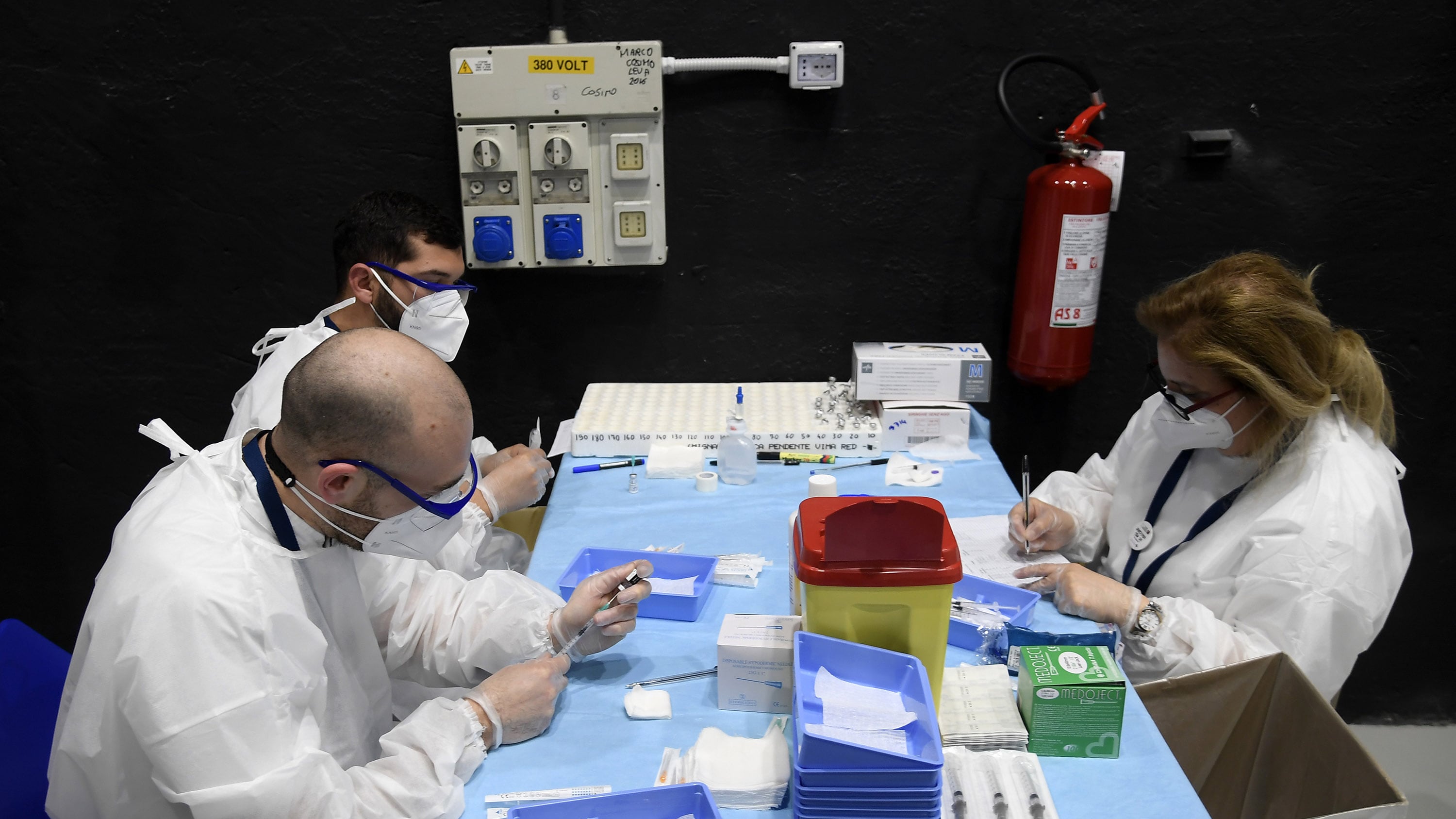 Ecco il vaccino nelle uova: "Un miliardo di dosi all'anno"