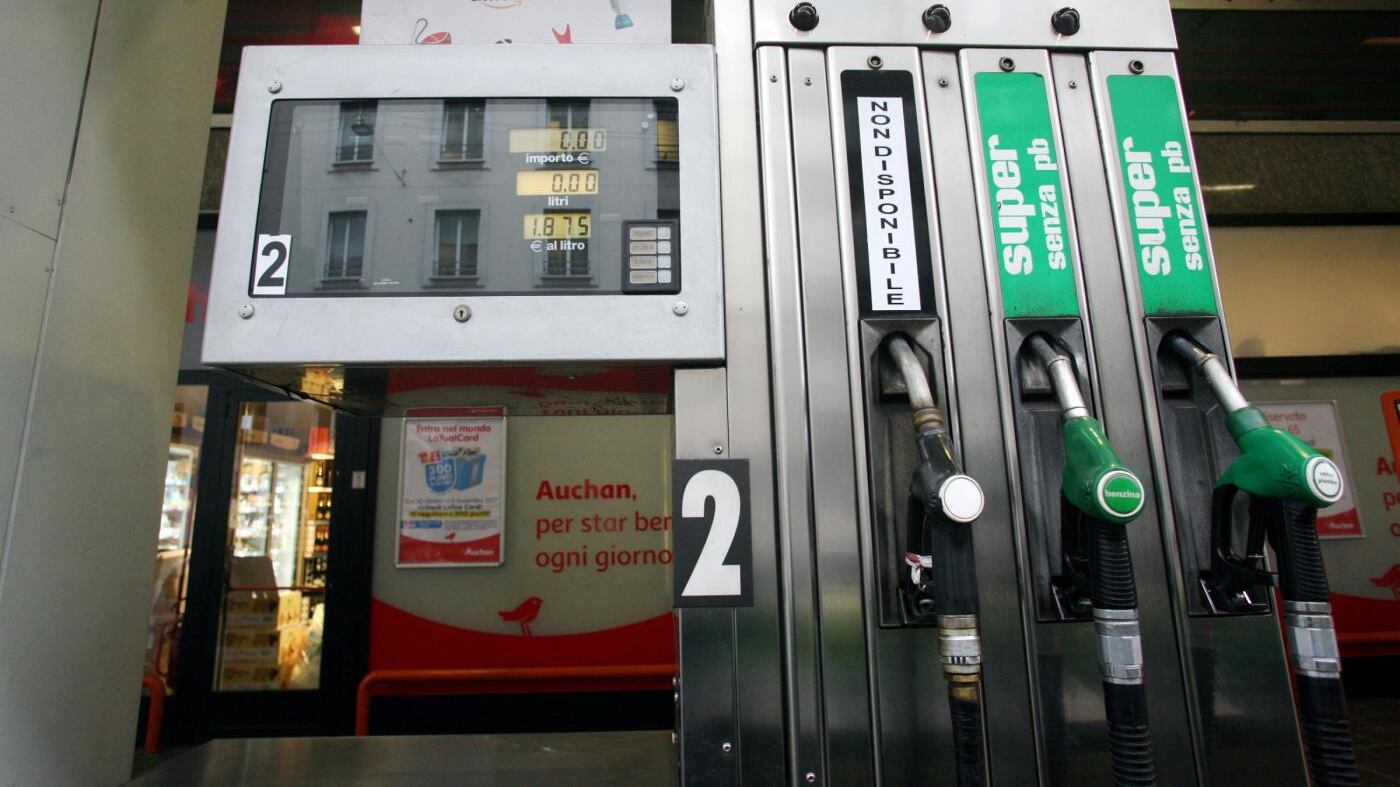 Addio alla benzina "super": perché da oggi non esiste più
