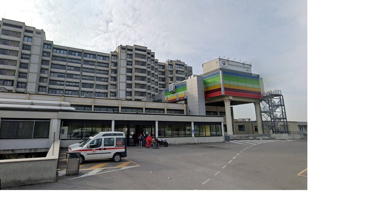 "Devo tornare a casa". E la donna ruba un'ambulanza...