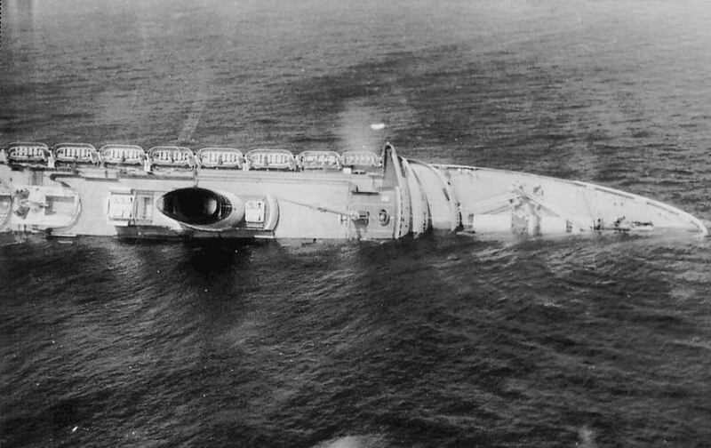 L'Andrea Doria nella prima fase di capovolgimento - Wikipedia