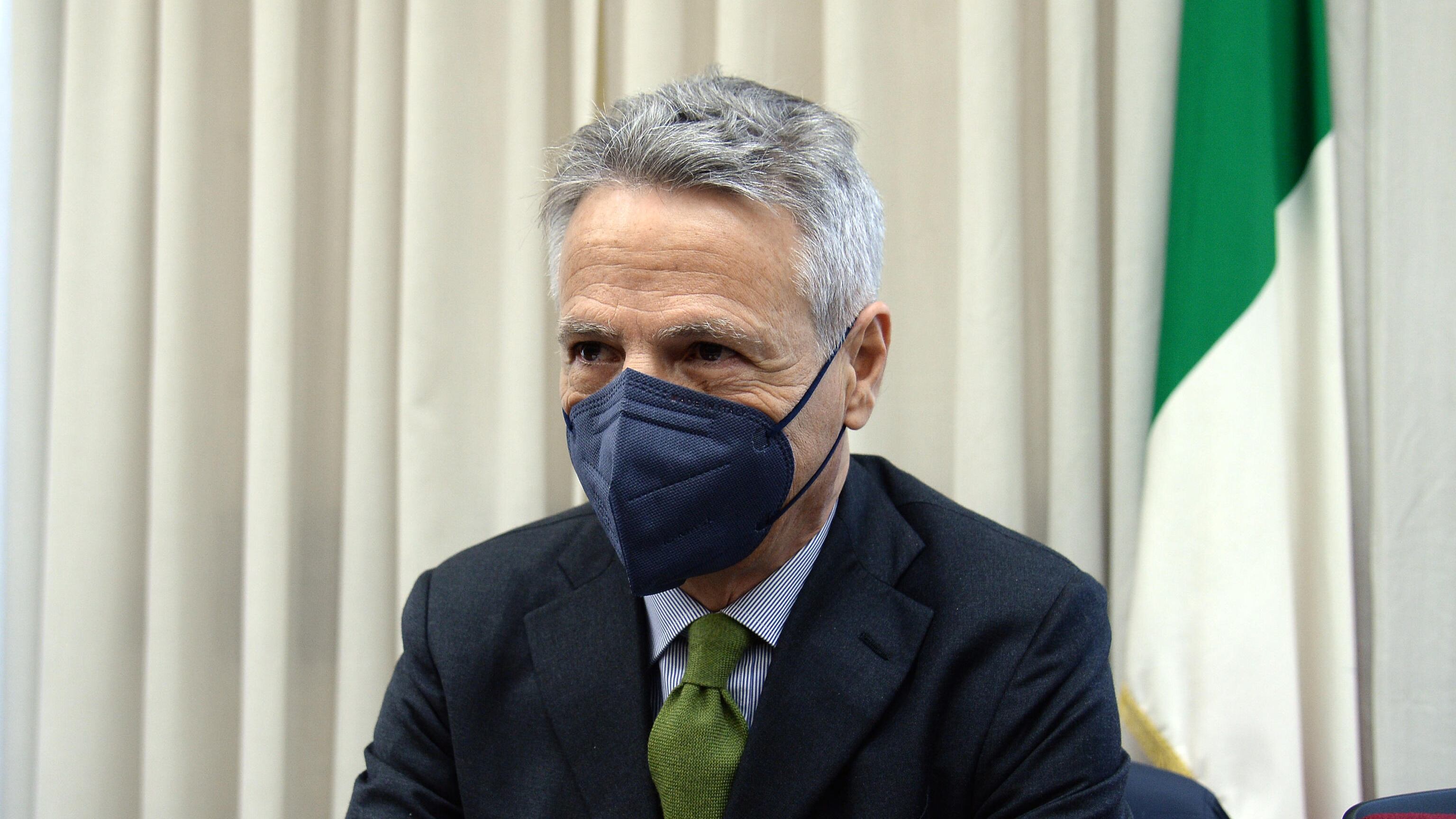 "Rossi non si è ucciso, quelle lettere non sue". Il teorema Mussari sulla morte del manager