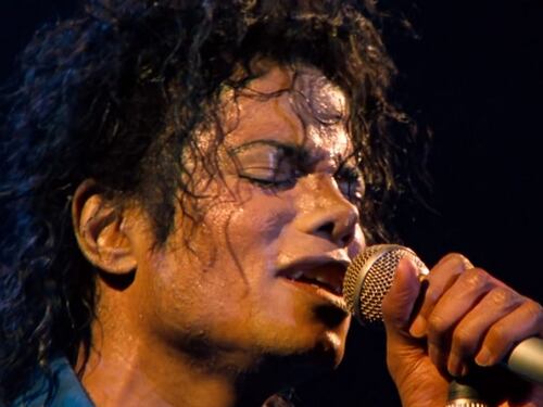 La polizia a guardia della stella di Michael Jackson sulla Walk of Fame