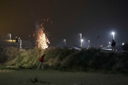 A Calais scoppia la rivolta nella "giungla" 8