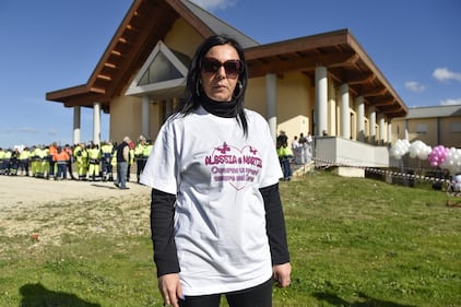  Latina, i funerali di Alessia e Martina Capasso 3