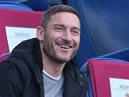 Le prime foto di Totti e Noemi: "Nello stesso locale della proposta a Ilary"