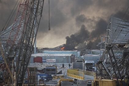 Beirut, due esplosioni devastano il porto 5
