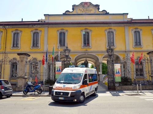 Rabbia al Trivulzio. I lavoratori: "Basta col fango su di noi"