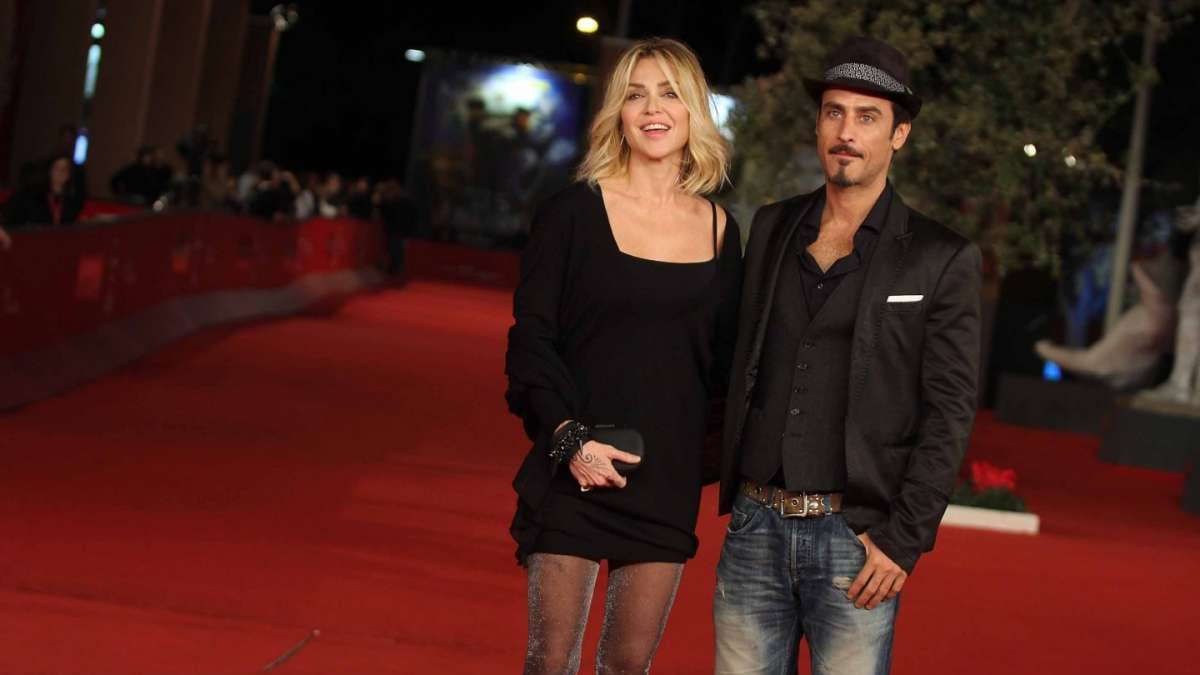 Isola 2017: Raz Degan trasformato da Paola Barale