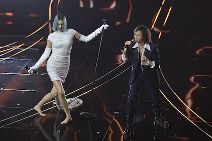 Sanremo 2024: ecco il look della quarta serata del Festival di Rose Villain 3