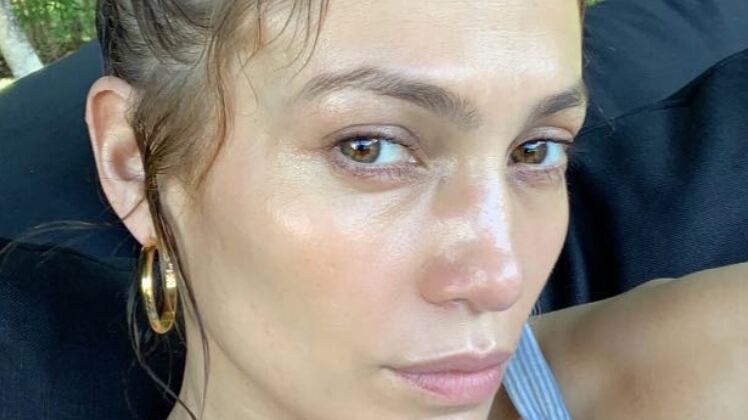 Jennifer Lopez si mostra senza trucco