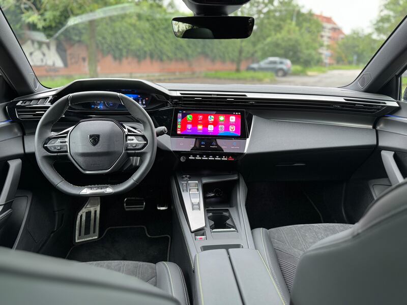 Peugeot 408 Hybrid 225: guarda la gallery del crossover francese (anche) plug-in 13